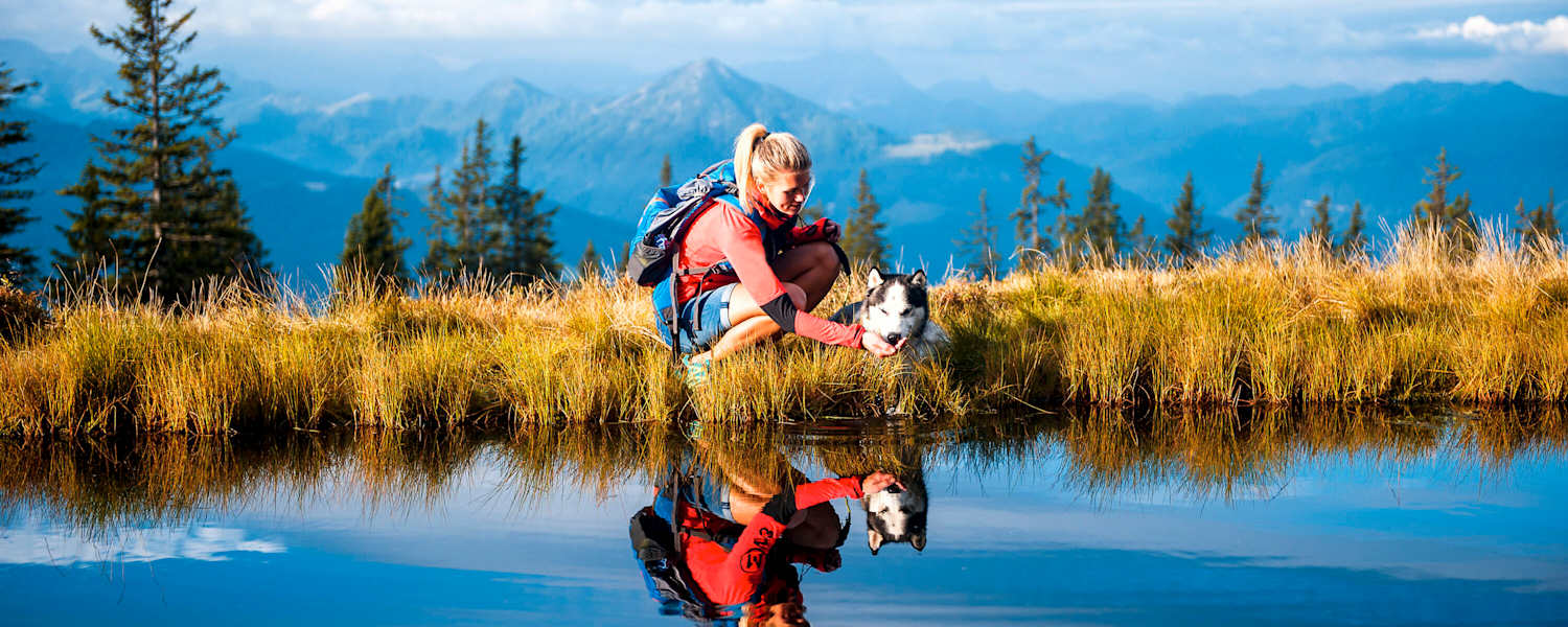 Bergsee Wasser trinken