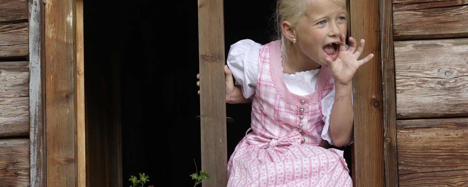 Mädchen beim Jodeln