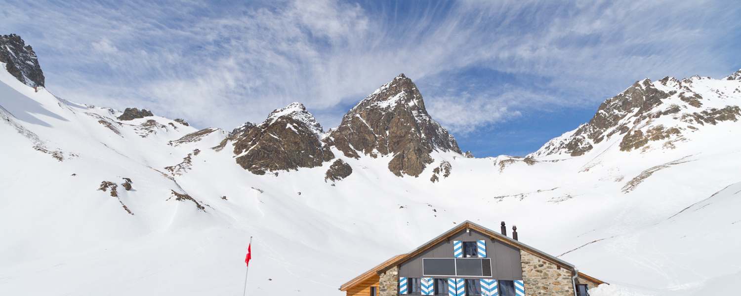 Die Tuoihütte in der Schweiz