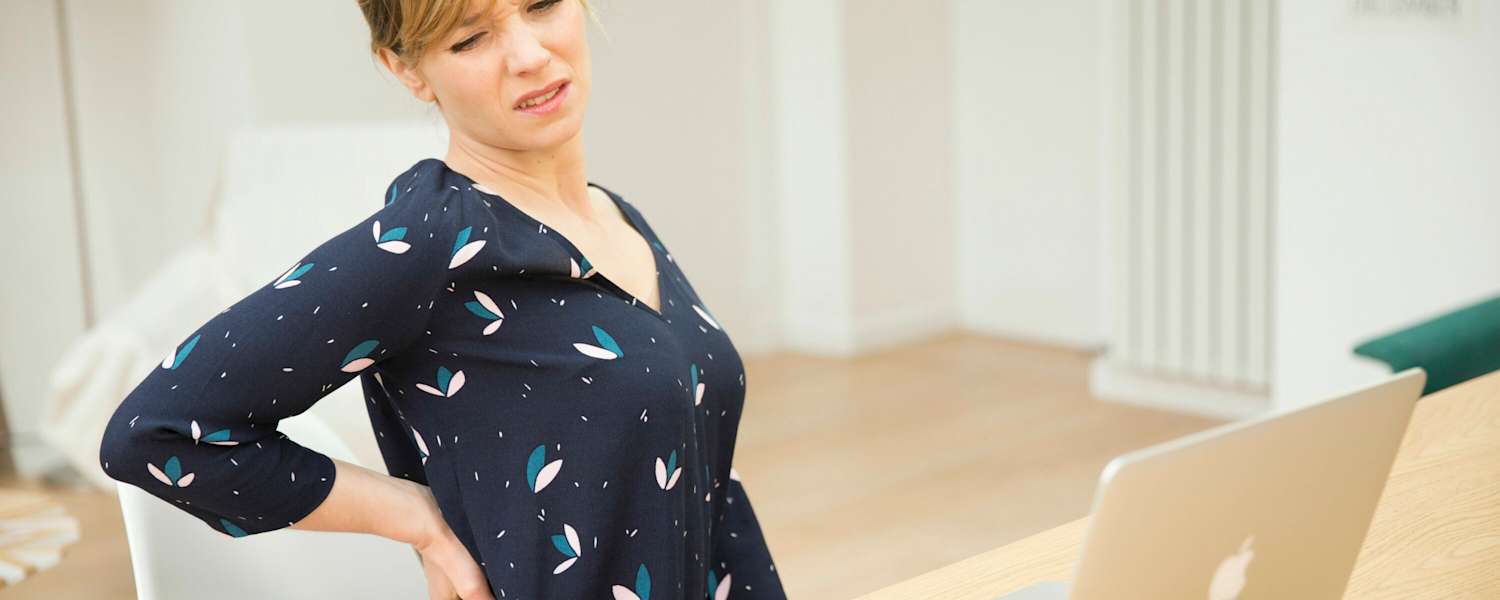 Verspannte Muskeln am Arbeitsplatz: wir zeigen euch 5 Übungen für zwischendurch