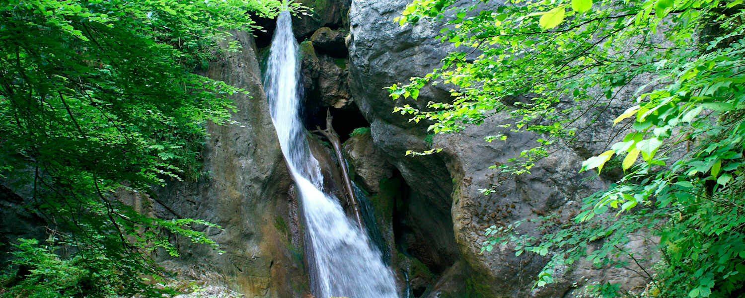 Gerade an heißen Sommertagen ein beliebtes Ausflugsziel: Der Rinnerberger Wasserfall im Nationalpark Kalkalpen