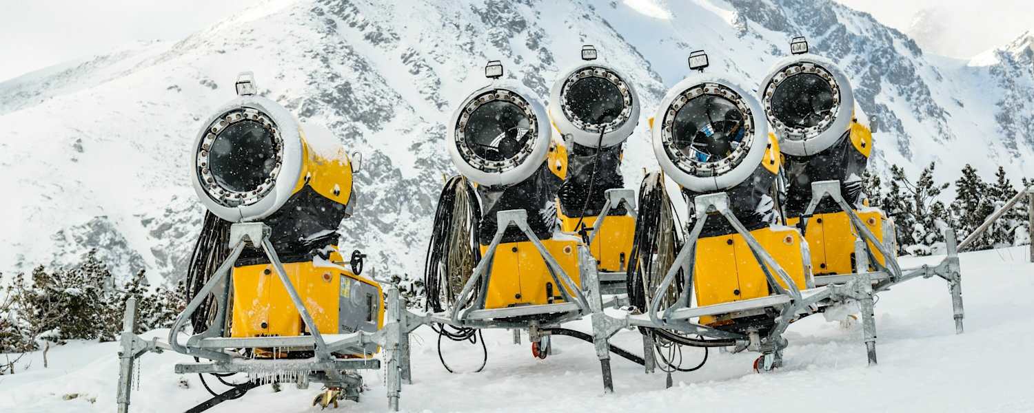 Schneekanonen verwandeln Wasser in Schnee - der Energieverbrauch ist enorm