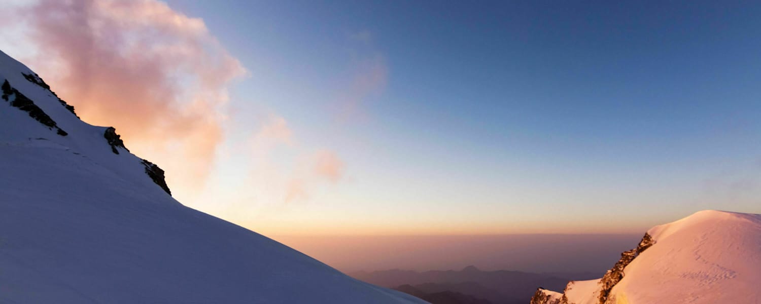 Sonnenaufgang an der Vincentpyramide im Monte-Rosa-Massiv in Italien