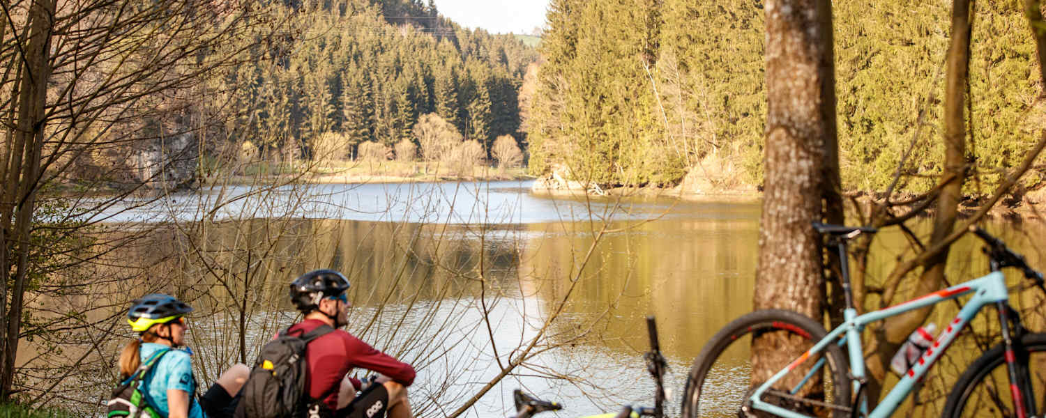 Im Granitland laden idyllische Plätze zu einer Rast während er Tour. 