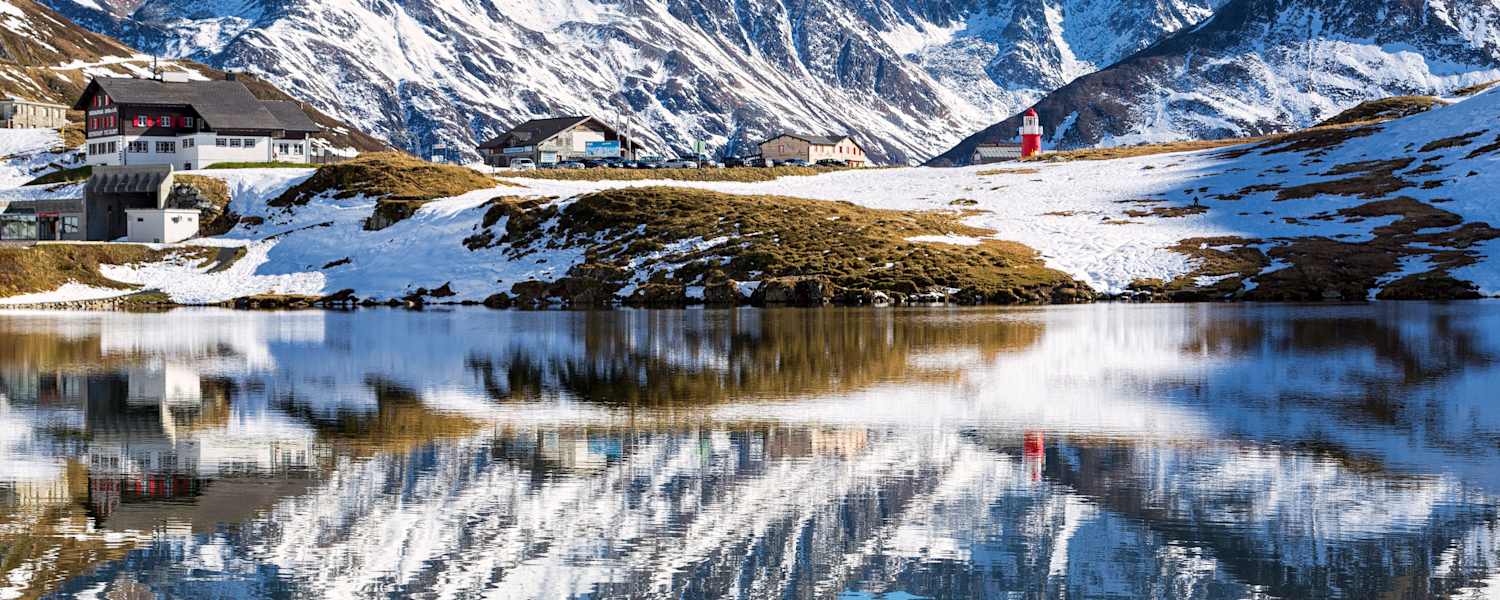 Rhein-Quelle: Der Oberalpsee am Oberalppass zwischen Graubünden und Uri