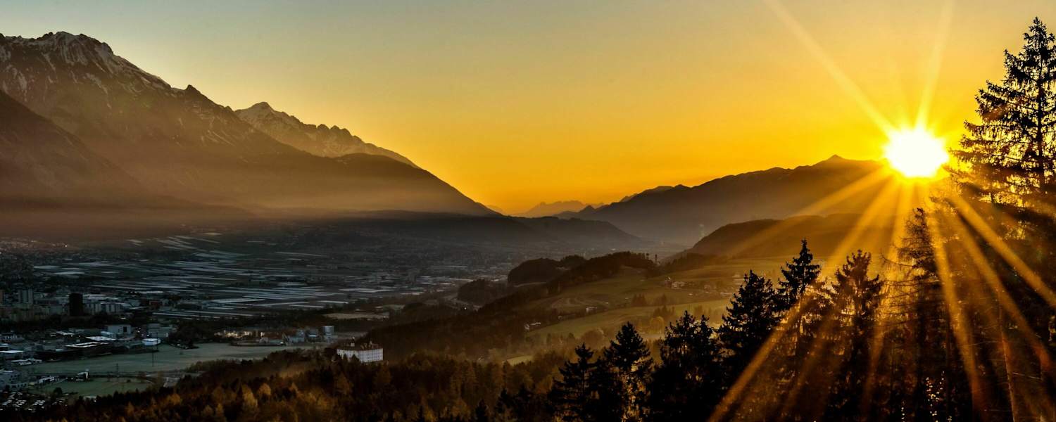 Sonnenaufgang über Lans am Patscherkofel in Tirol
