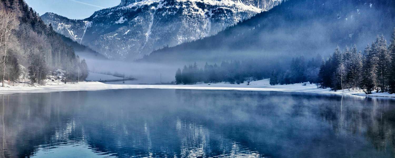Tiroler Pillersee im Winter: Blick auf die Steinplatte