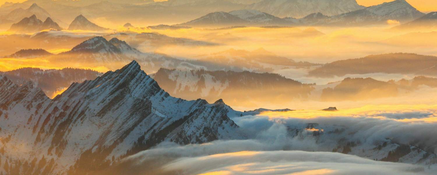 Gipfelblick: Aussicht vom Säntis in den Appenzeller Alpen