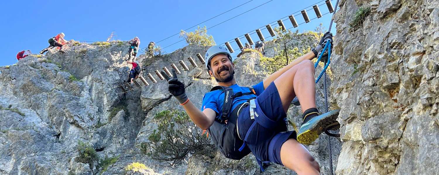 Für die Teilnehmer und Teilnehmerinnen des Bergwelten-Events „Mein erster Klettersteig“ ging es unter anderem am Sattelberg abwechslungsreich zur Sache.