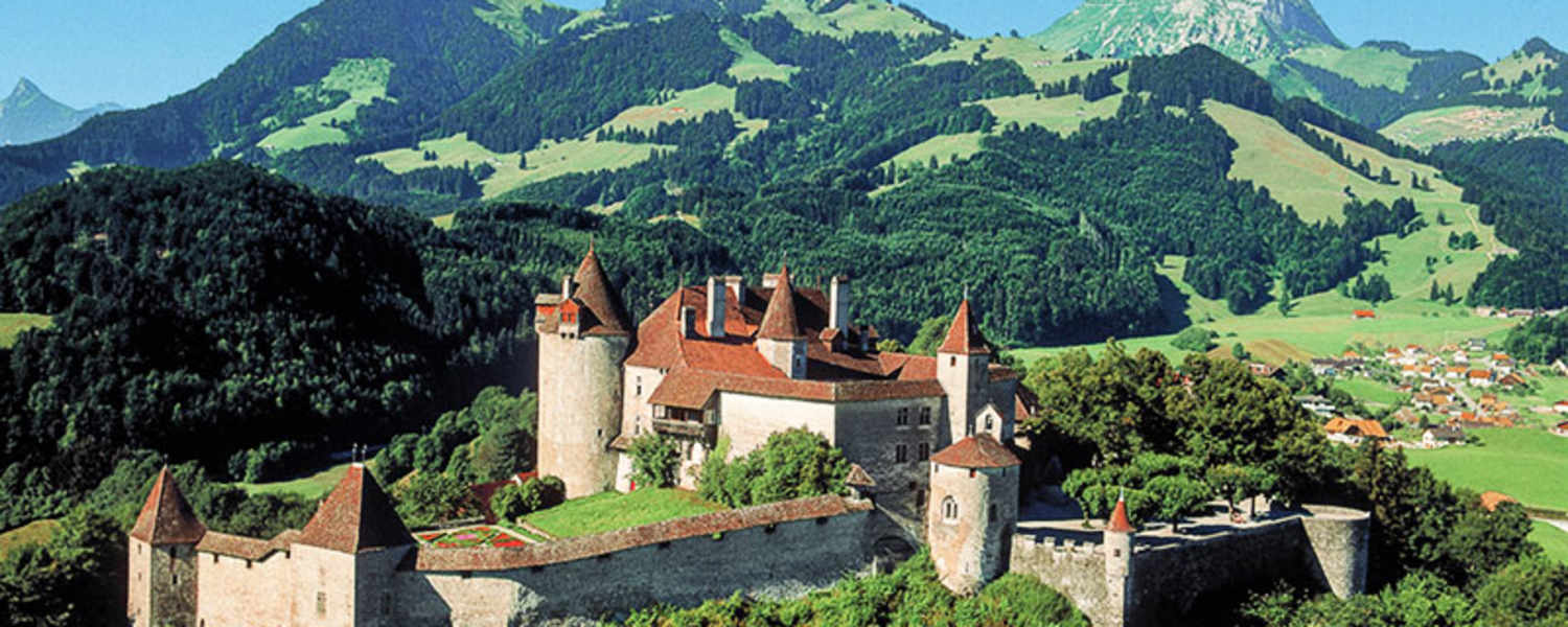 Das Schloss Greyerz („Gruyères“) im Kanton Freiburg