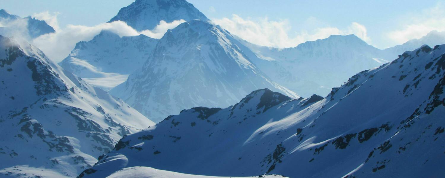 Winterlandschaft der Bündner Silvretta in der Schweiz