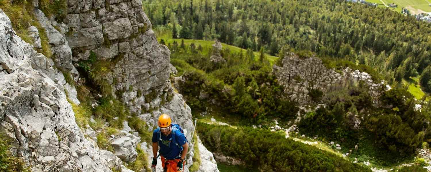 Die Kletterer am Weg zum Gipfel.