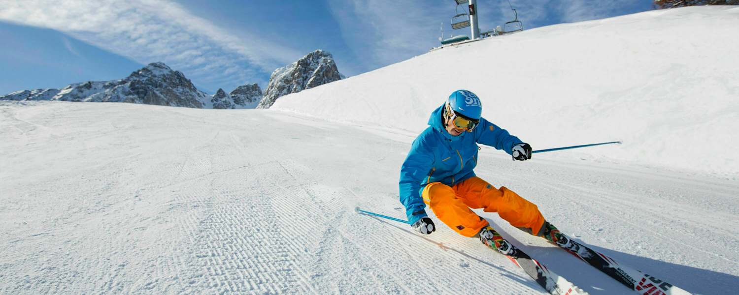 Skifahrer im Gebiet Mutterer Alm bei Innsbruck in Tirol