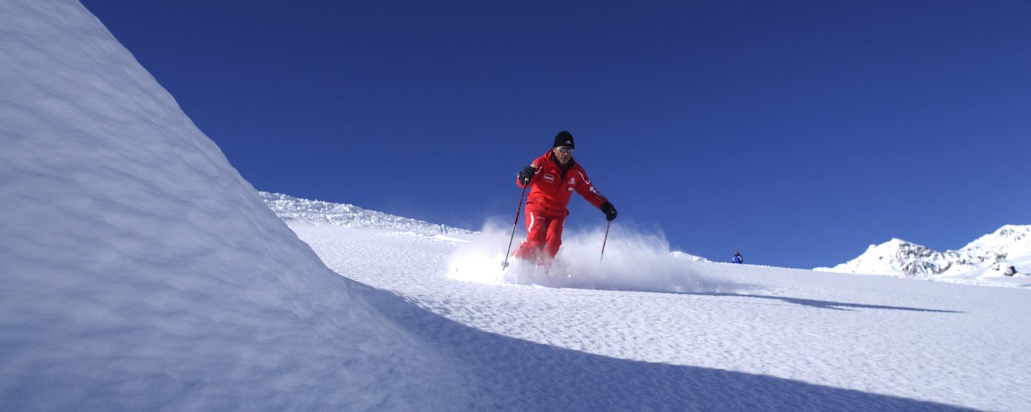 Skilehrer bei der Abfahrt in Serfaus in Tirol