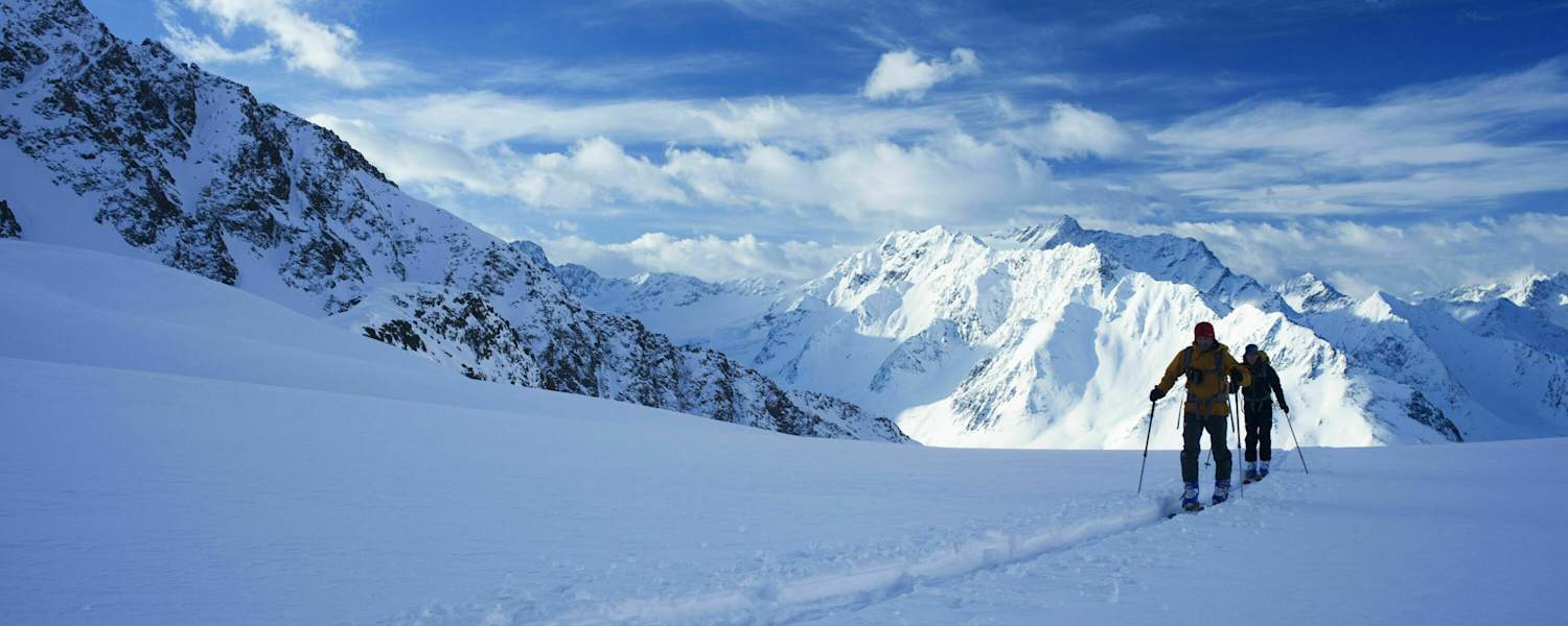 Skitourengeher: Zur Finstertaler Scharte in den Stubaier Alpen in Tirol