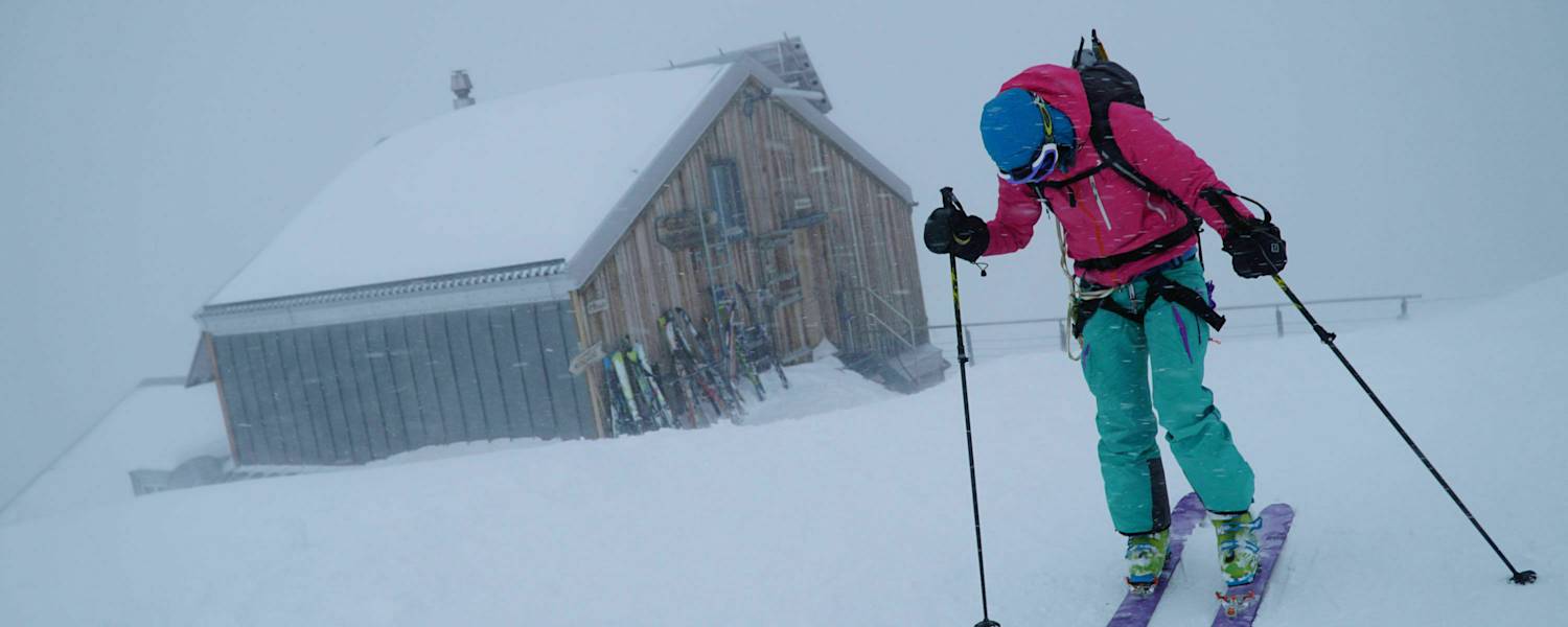 Wintersportler mit Tech-Bindung