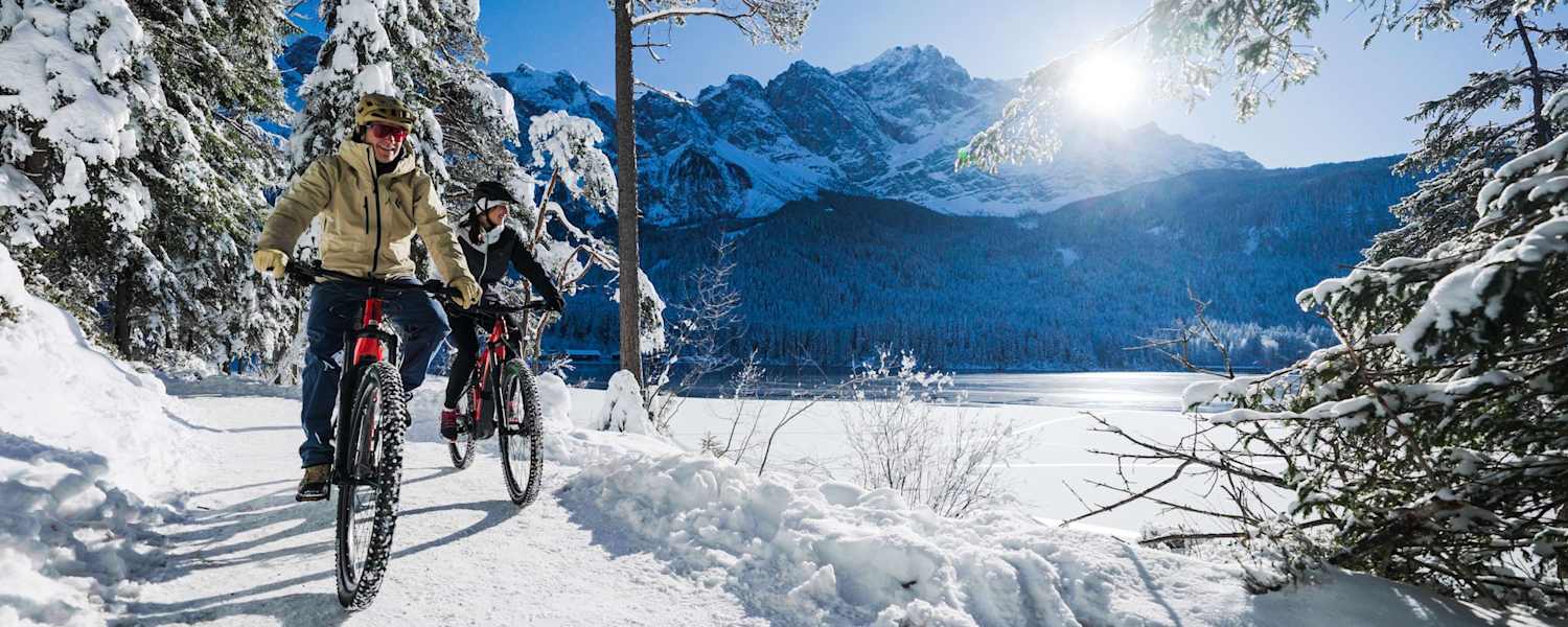Radfahren im Winter? Das Hotel Eibsee lockt mit einem außergewöhnlichen Aktivprogramm.