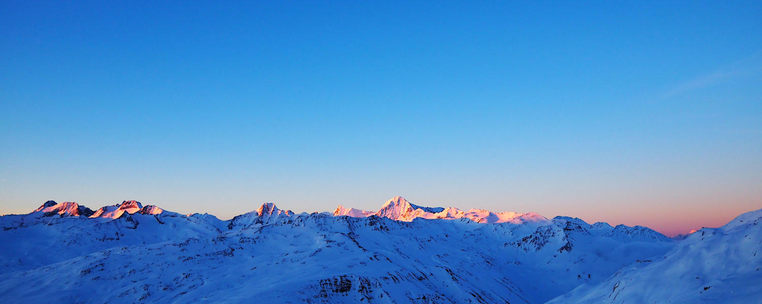 Schweiz: Sonnenaufgang in den Urner Alpen