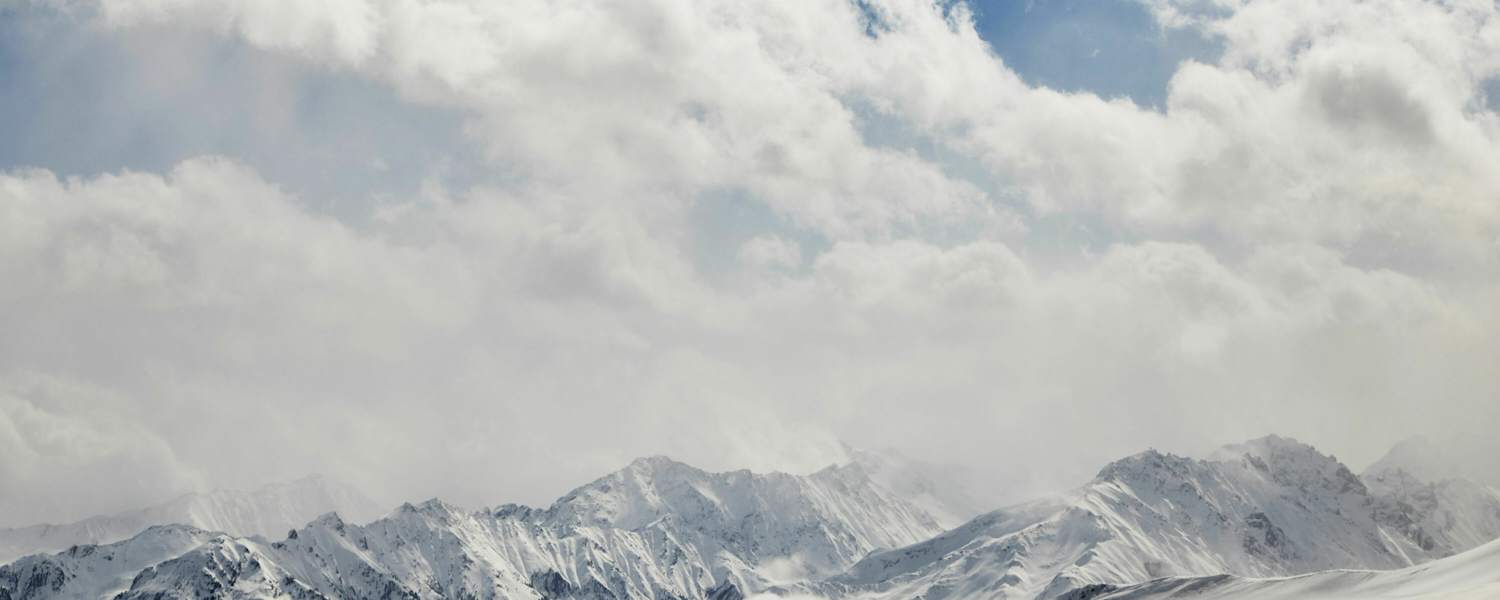 Skitour im Trattenbachtal in Salzburg mit Blick in die Hohen Tauern