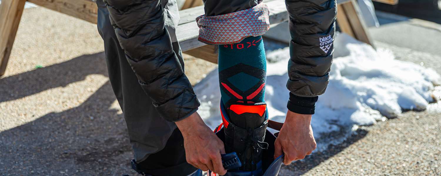 Die Kompressionstechnologie der Skisocken-Modellen von STOX stimulieren die Blutzirkulation zwischen den Unterschenkeln und dem Herzen.