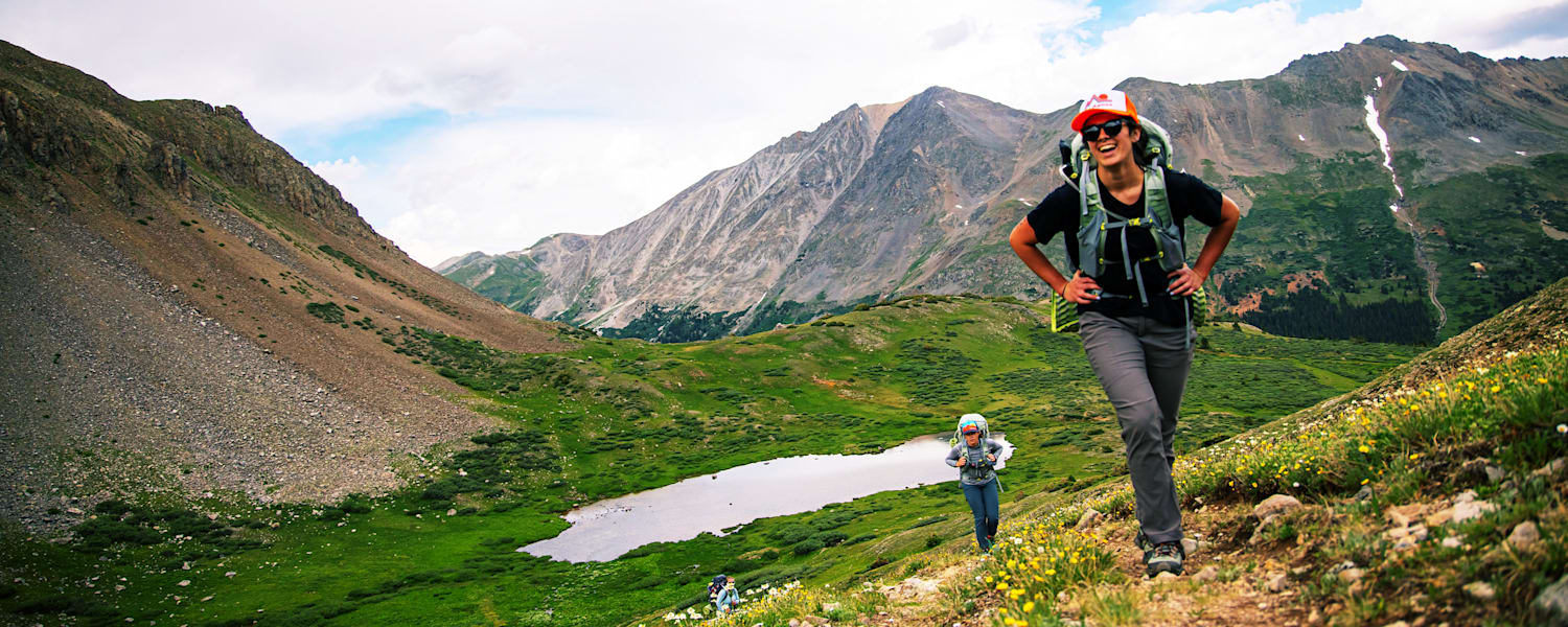 big agnes rucksack zwei frauen sind wandern in den bergen