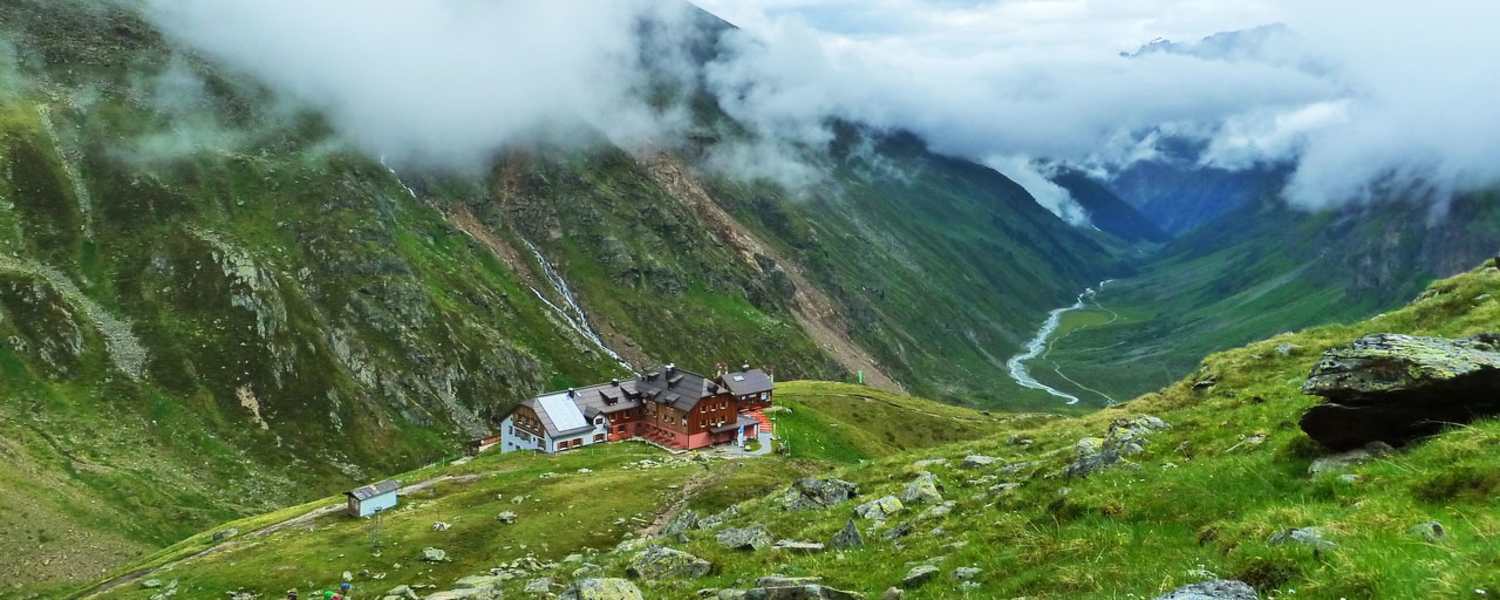 Das Taschachhaus in den Ötztaler Alpen in Tirol