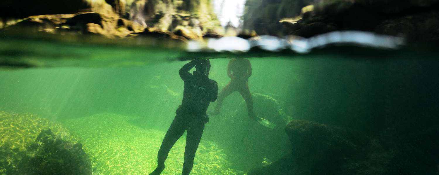 Zwei Schnorchler in der Traun.