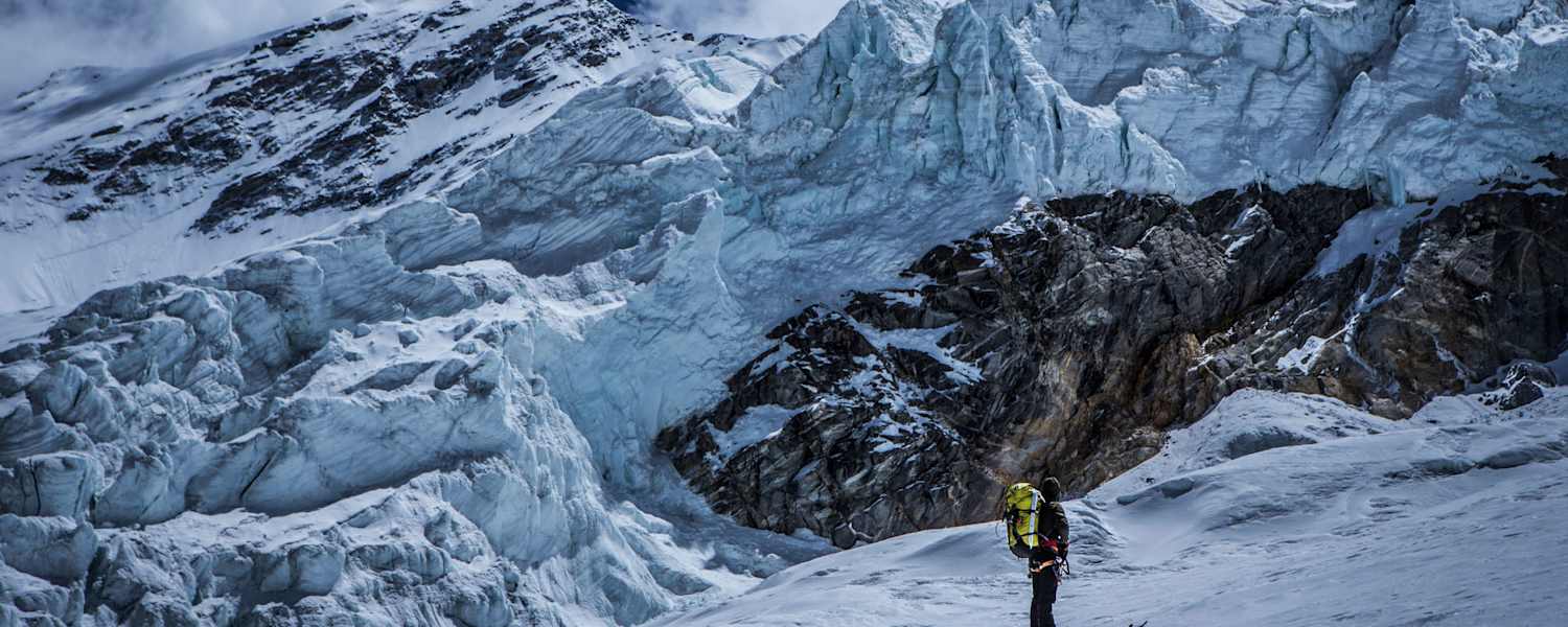 Ski-Bergsteiger Grzegorz Bargiel im Himalaya (Tibet)