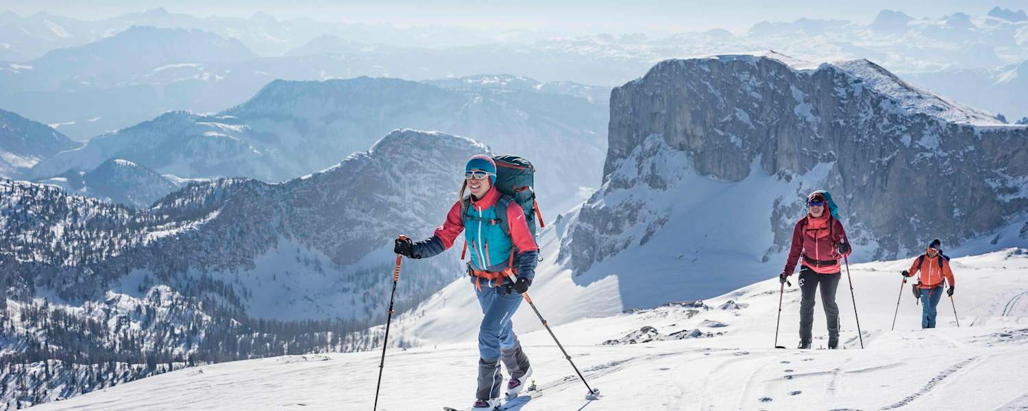 Ein einmaliges Erlebnis: mit den Skiern über das Tote Gebirge