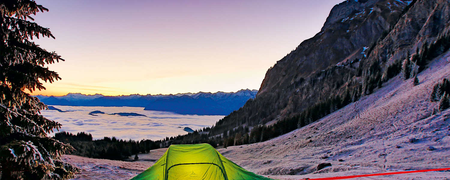 Tree Tent: Schwebendes Baumzelt am Fräkmüntegg in den Emmentaler Alpen
