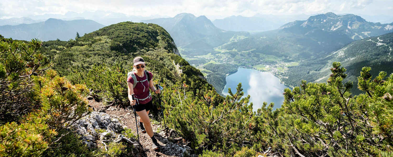 Wanderweg auf die Trisselwand hoch über dem Altausseer See.