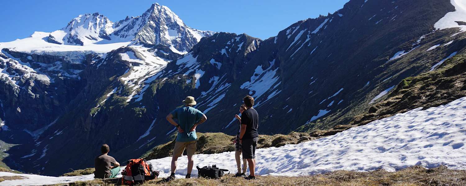 Das Drehteam bei Dreharbeiten am Berg