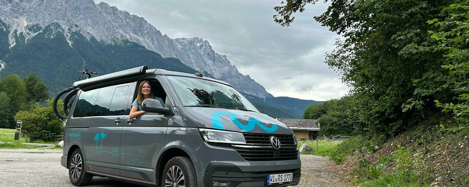 Campervan vor Berg