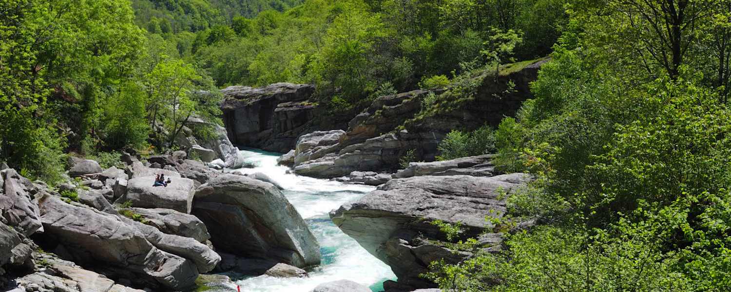 Die Verzasca ist nicht nur bei Kajak-Fahrern äußerst beliebt.