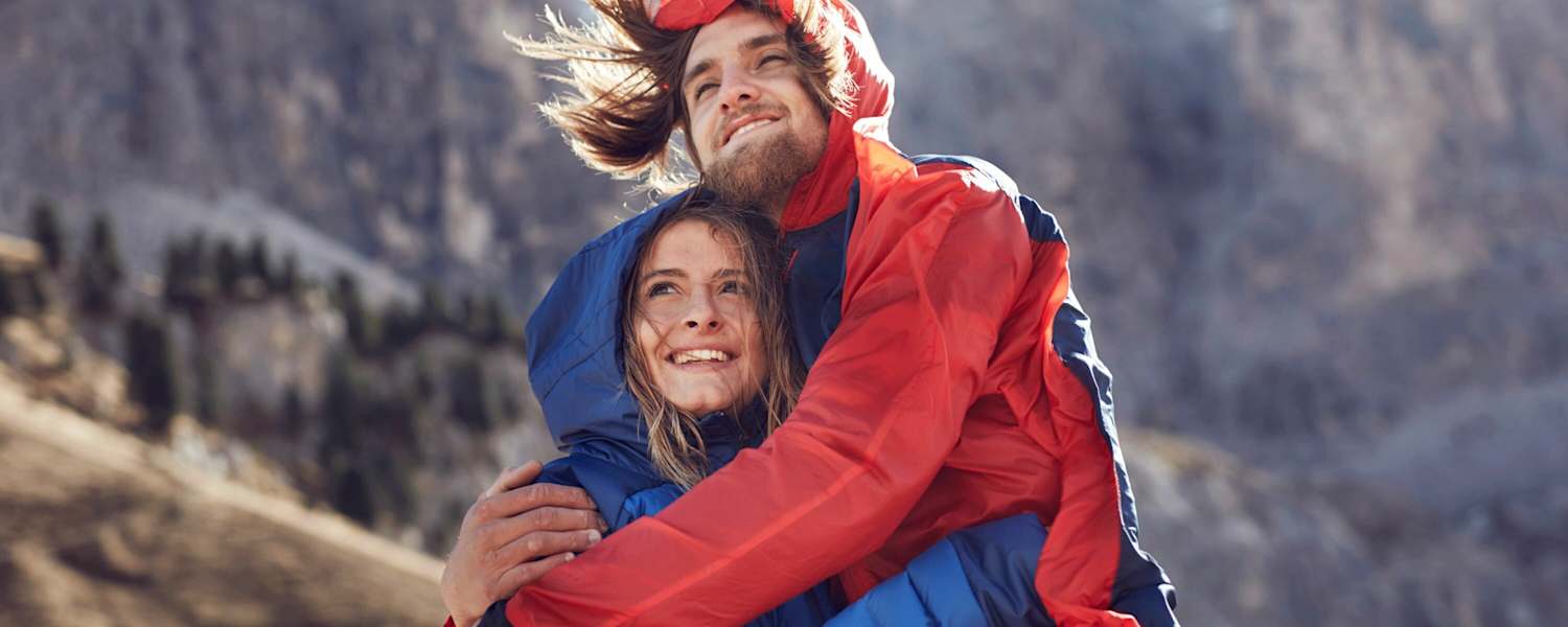 Wandern: Paar im Gebirge