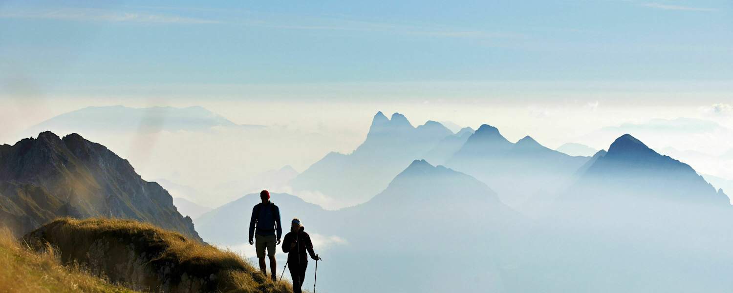 Wanderer am Hochstuhl in den Karawanken in Kärnten