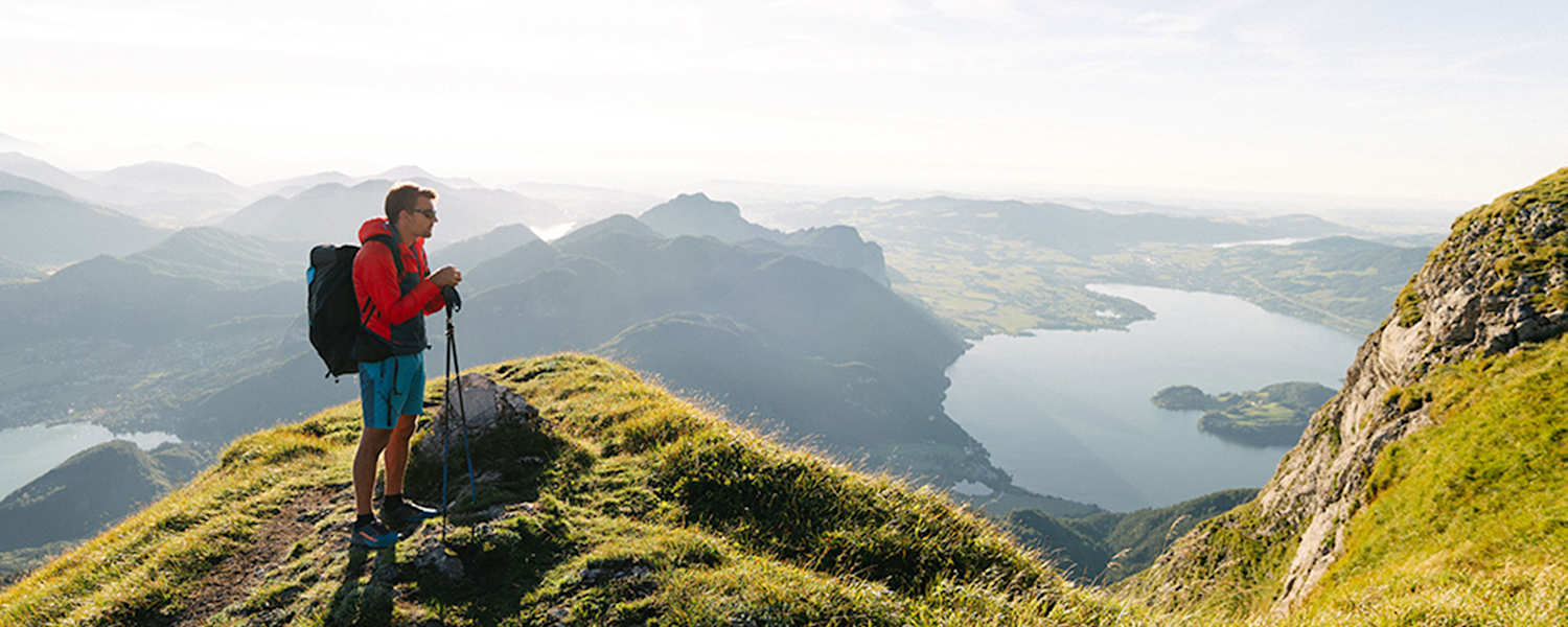 Wandern im Salzkammergut; Ausblick über Salzkammergut-Berge und Salkzkammergut-Seen