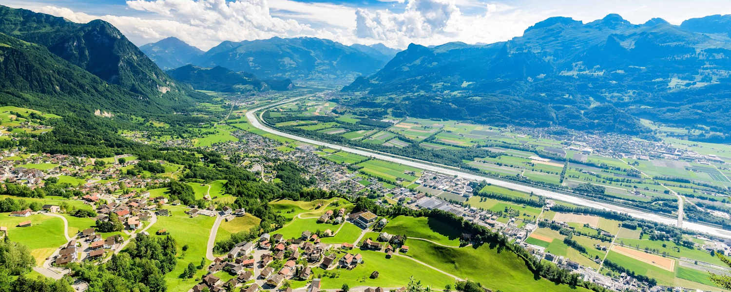 Blick von Masescha auf Triesenberg und das Rheintal