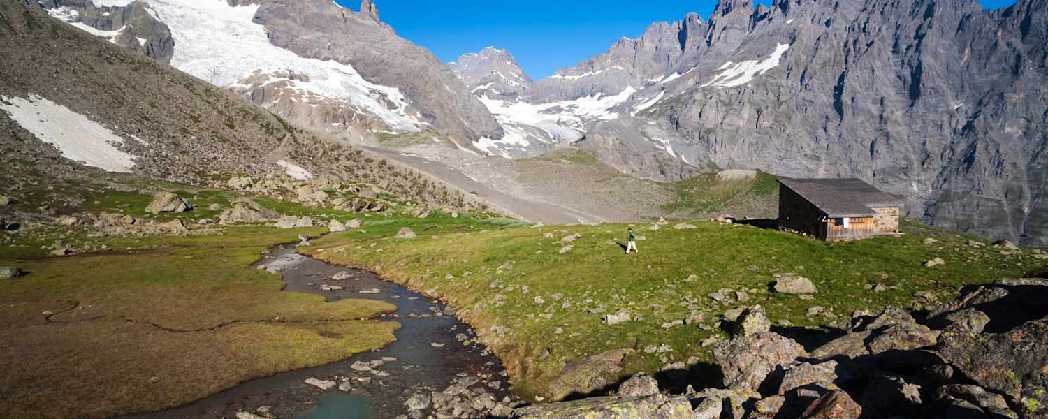 Schmadrihütte mit Tschingelfirn