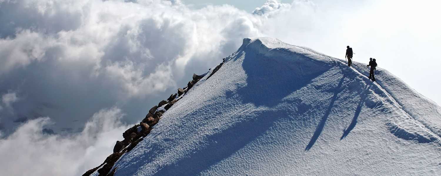 Bergsteiger am Weissmies in den Walliser Alpen