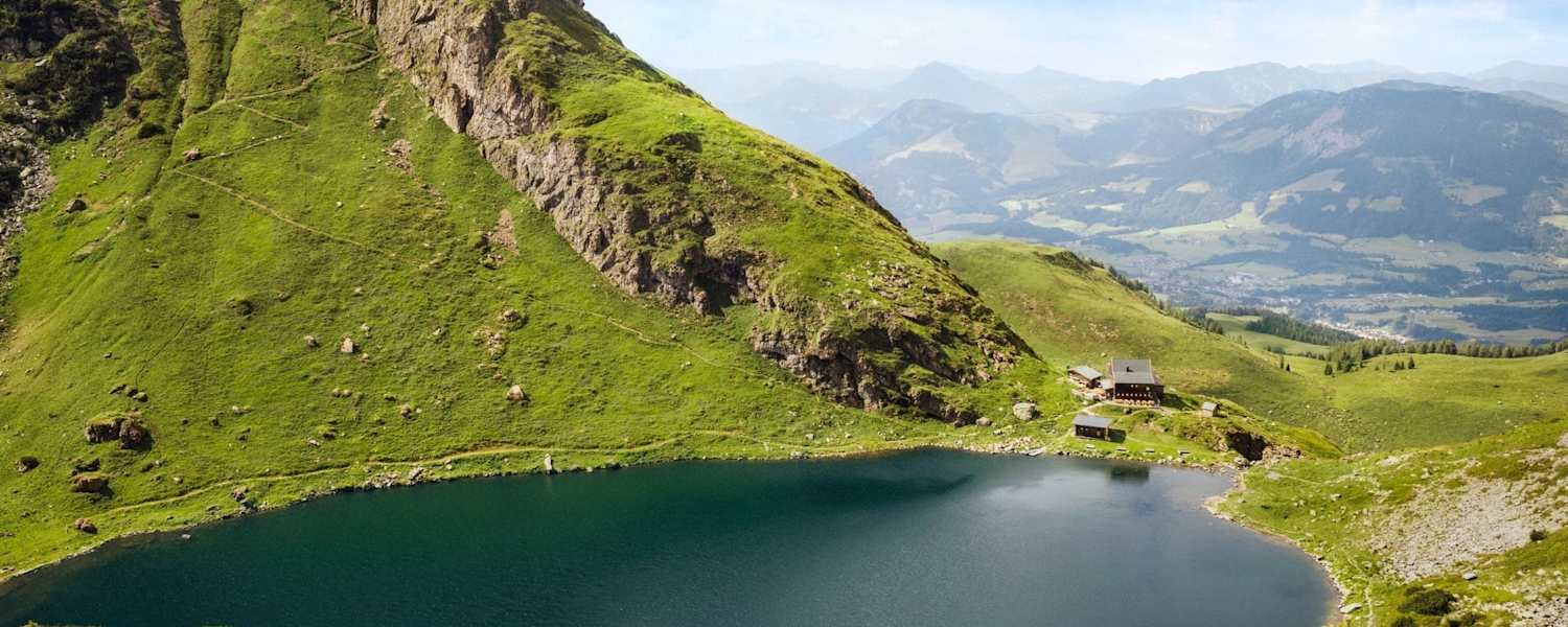 Blick auf den Wildsee und das Wildseeloderhaus von oben.