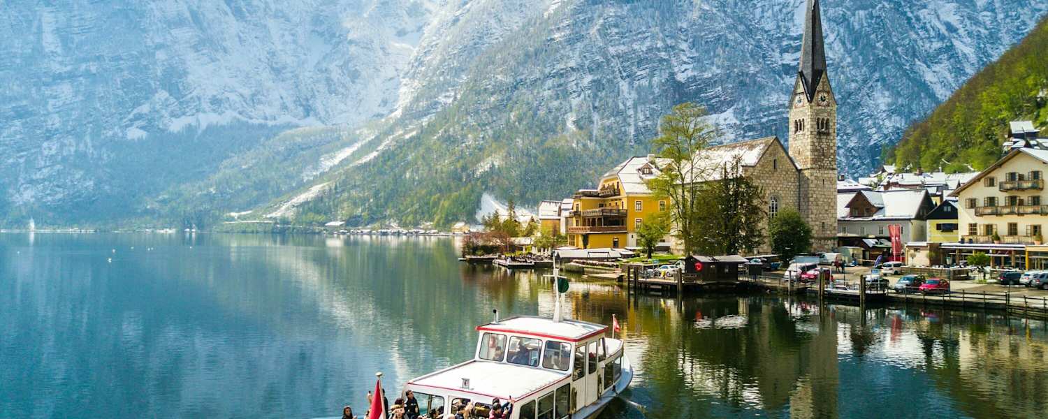 Mit dem Linienboot gelangt man ganz einfach nach Hallstatt.