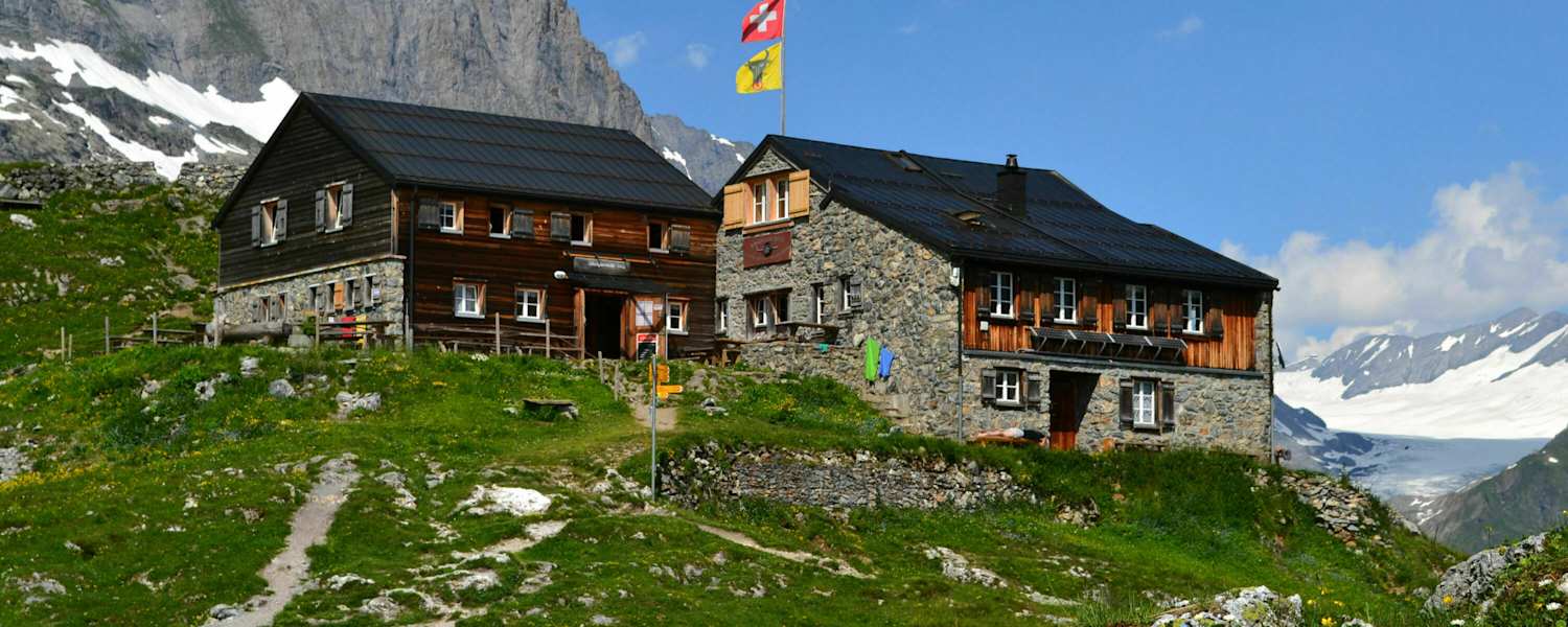 Die Windgällenhütte in den Glarner Alpen im Kanton Uri (Schweiz)