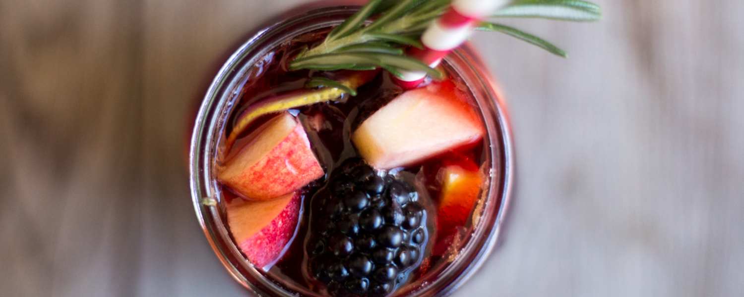 Sangria dekoriert von oben