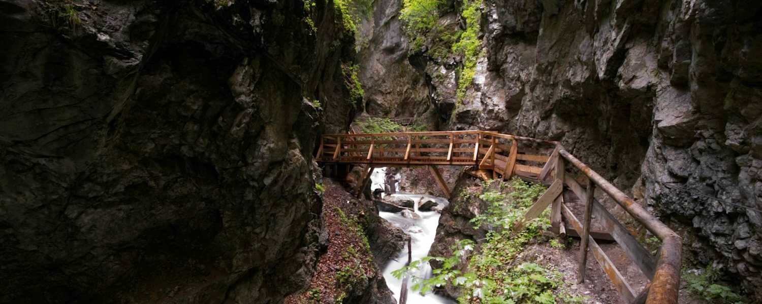 Blick in die Wolfsklamm bei Stans im Bezirk Schwaz in Tirol