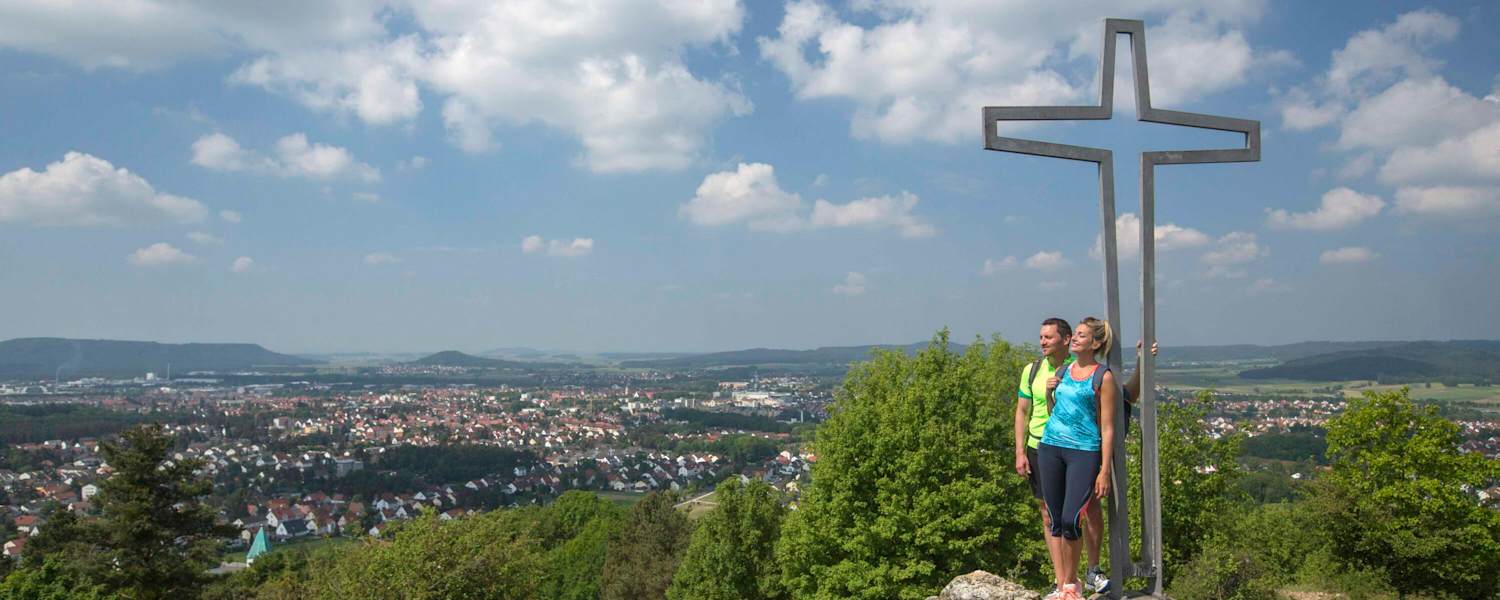 Auf der Zeugenbergrunde genießt man wunderschöne Aussichten.