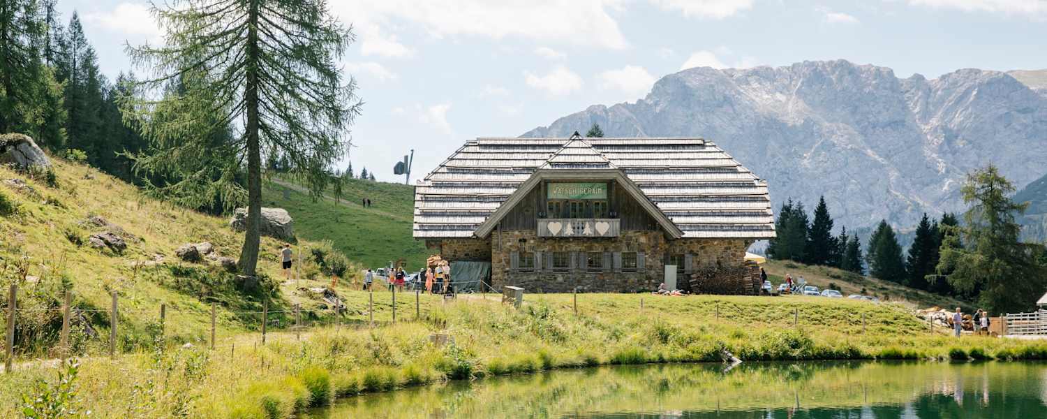 Die Watschinger Alm liegt am Nassfeld unter dem Gartnerkofel in den Karnischen Alpen.