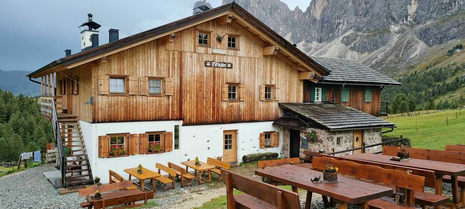 Die Einkehr in der Broglesalm ist fast ein Muss.