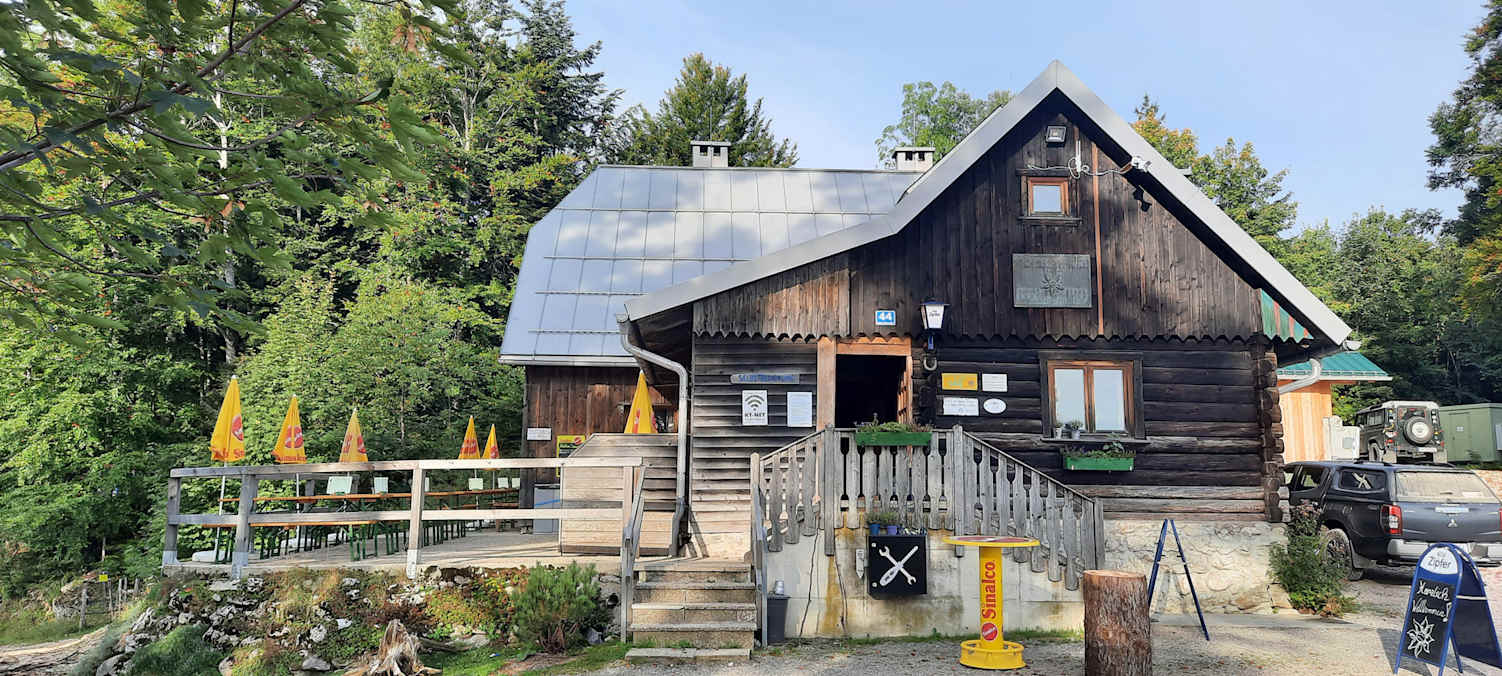 Die Anton-Schosser-Hütte liegt in der oberösterreichischen Wander- und Skiregion Hohe Dirn.