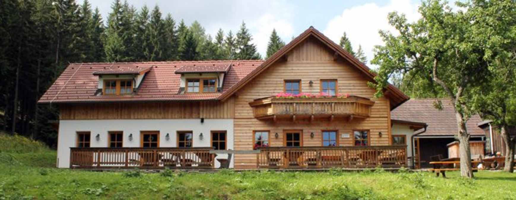 Hengsthütte: Außenansicht Sommer